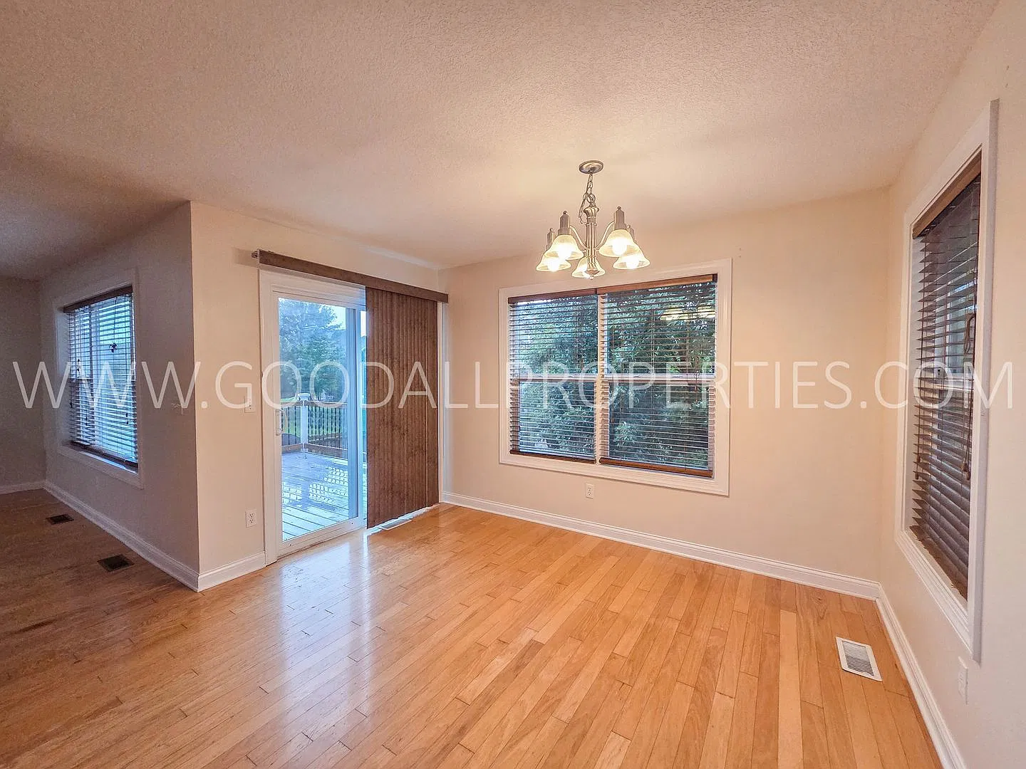 Spacious 3 Bedroom Waukee Townhome with Fenced Yard & 2-Car Garage! — Photo 4