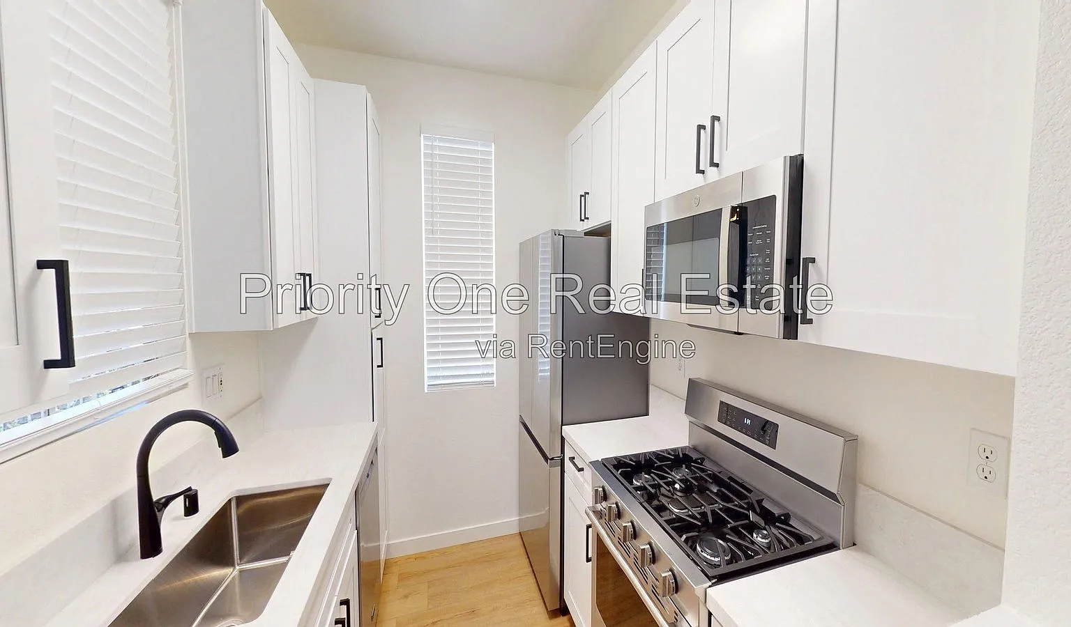 2 bed, 2.0 bath, 904 sqft, $2,745 — Photo 4