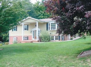 527 Briar Ln, Chambersburg, PA