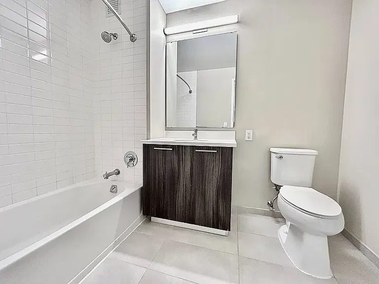 1501 Voorhies Ave #4F — Photo 6
