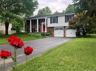 38 Regalwood Dr, Orchard Park, NY 14127