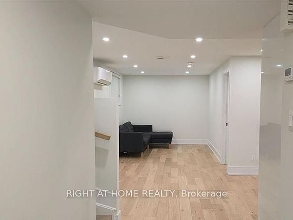 3rd image of 185 Carleton Ave #B