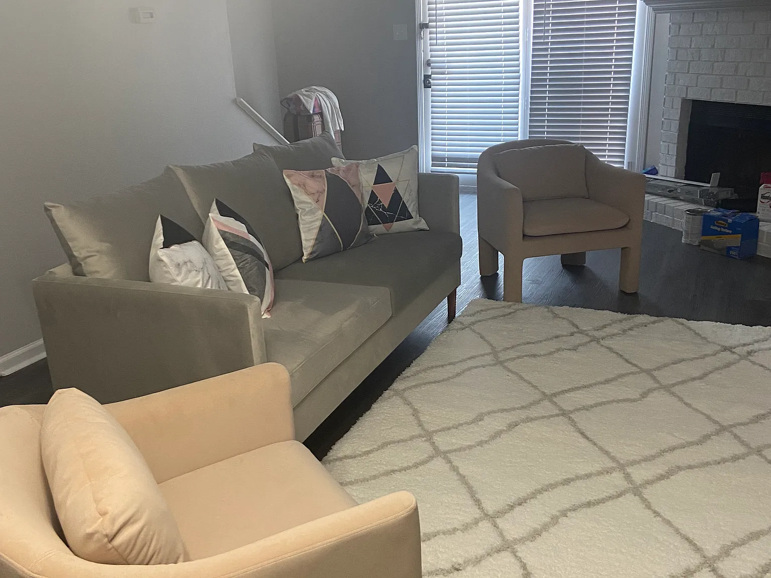 2 bed, 1.5 bath, 1100 sqft, $1,600 — Photo 2