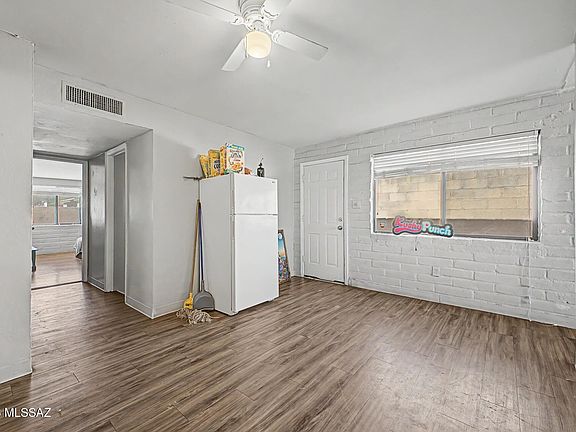 3rd image of 528 W 42nd St