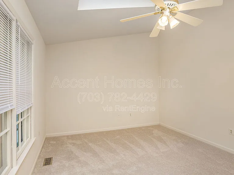 7461 Ridge Oak Ct — Photo 18