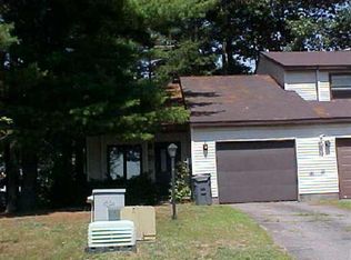 16 Tallow Wood Dr, Clifton Park, NY 12065
