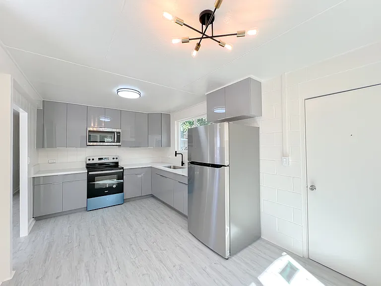 84-290 Makaha Valley Rd #A — Photo 1