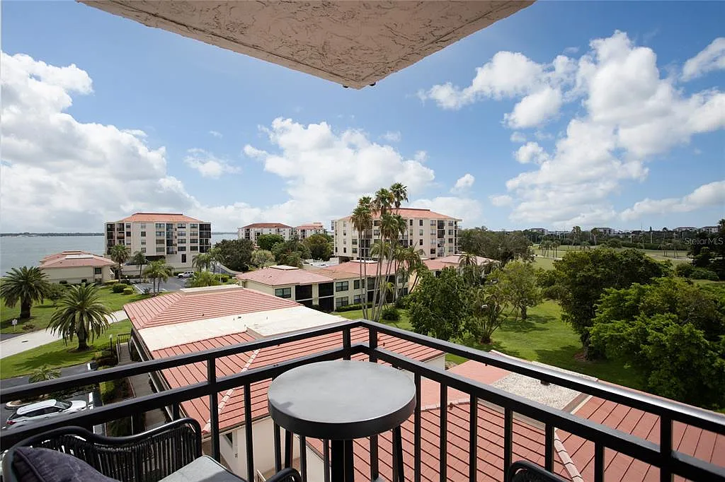 2 bed, 2.0 bath, 1030 sqft, $3,000 — Photo 1