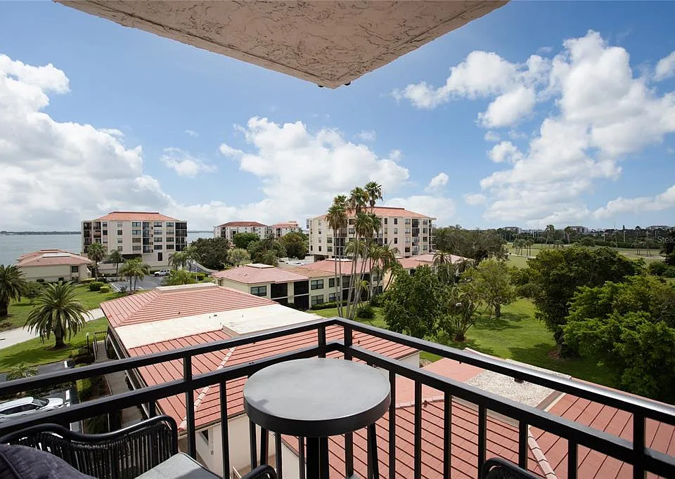 6210 Sun Blvd #506