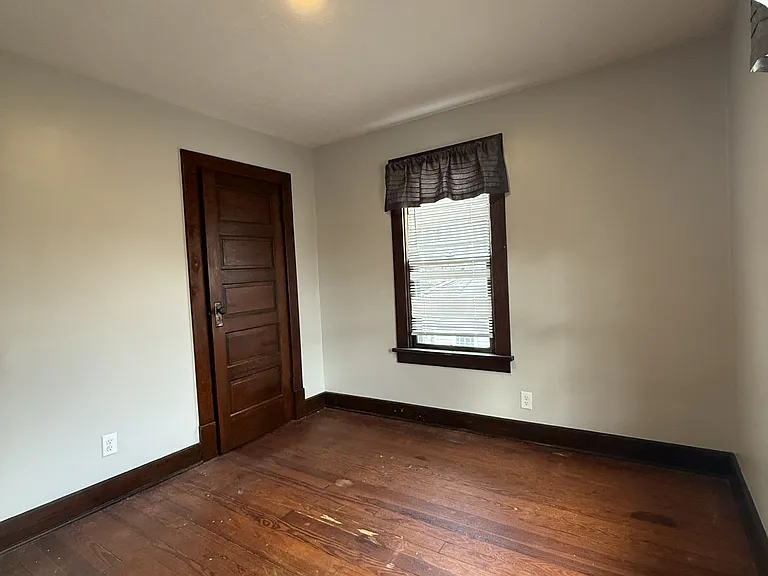 3221 Wayne Ave — Photo 12