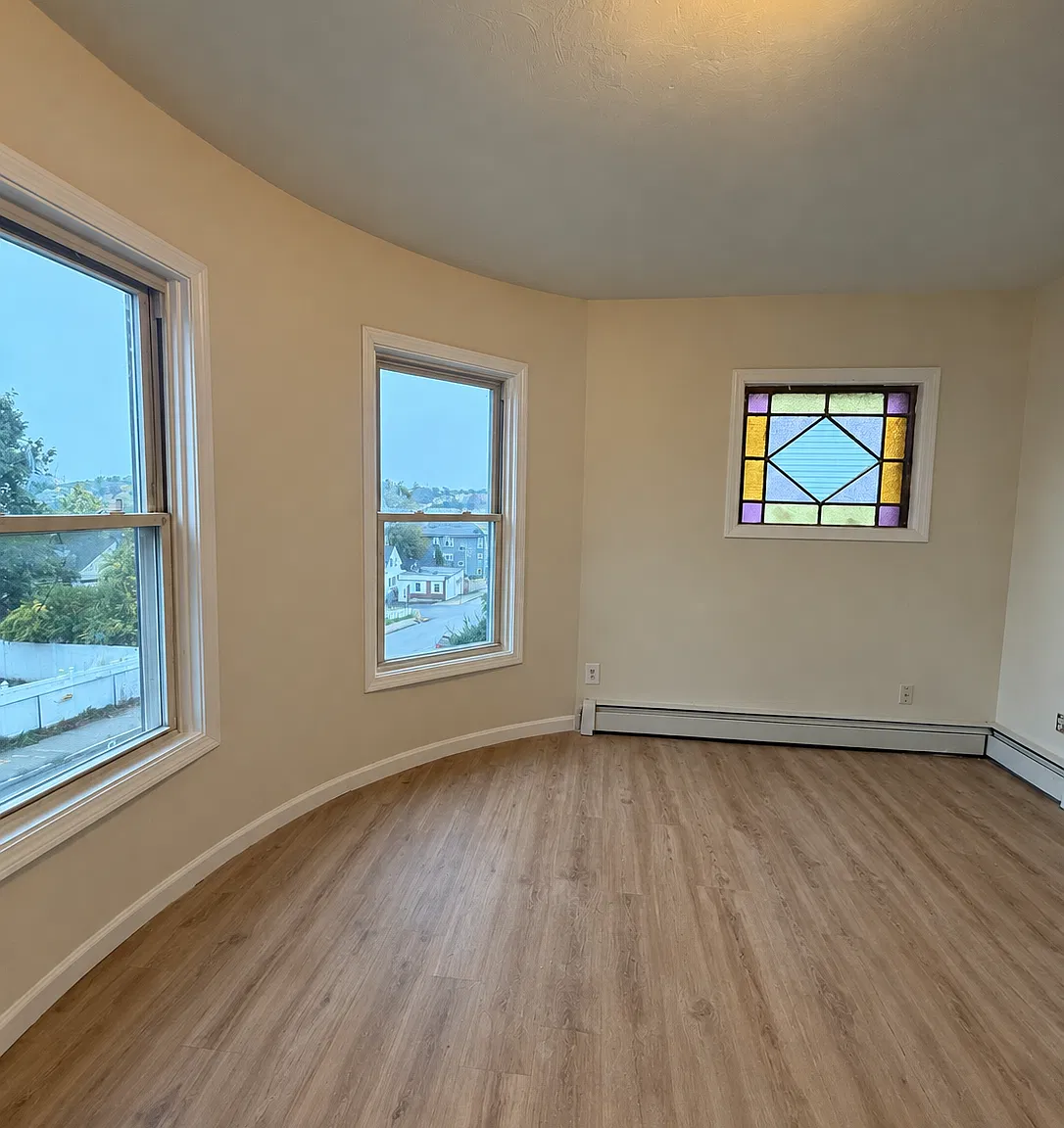4 bed, $2,500 — Photo 2