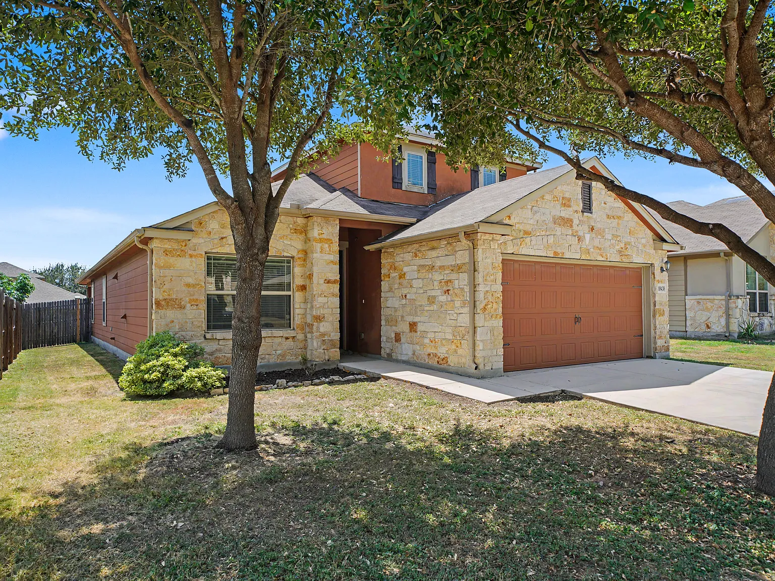 Spacious 3-Bedroom Home with Game Room & Flex Space - Realtor Commission: $500 — Photo 3