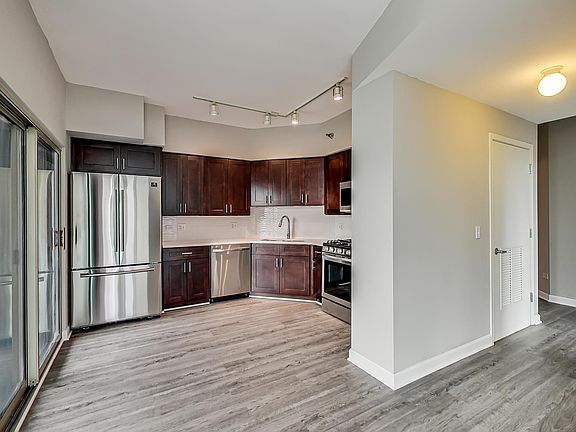 4th image of 720 W Randolph St APT 1003