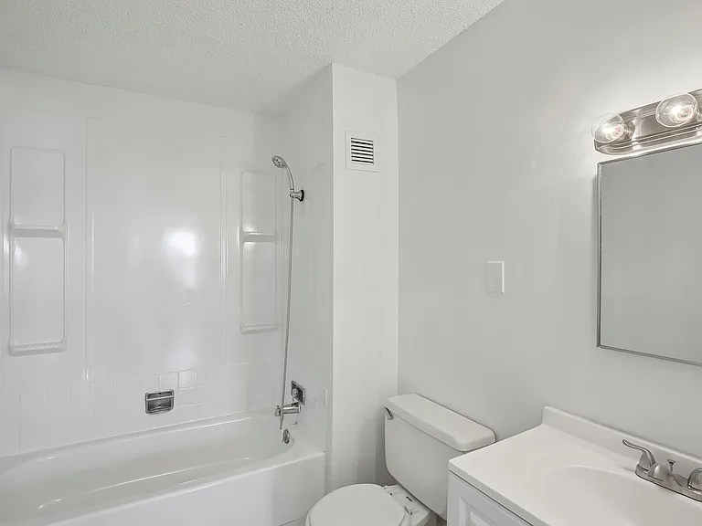 Riverview Apartments — Photo 29