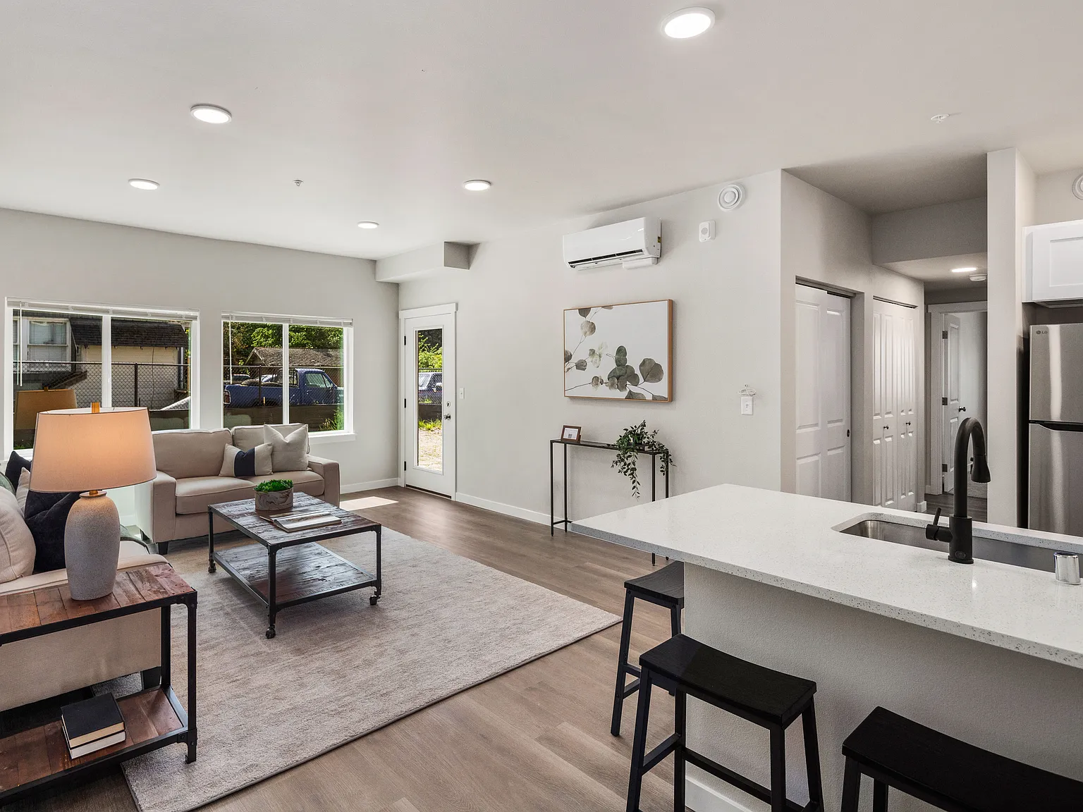 2 bed, 1100 sqft, $2,150 — Photo 2