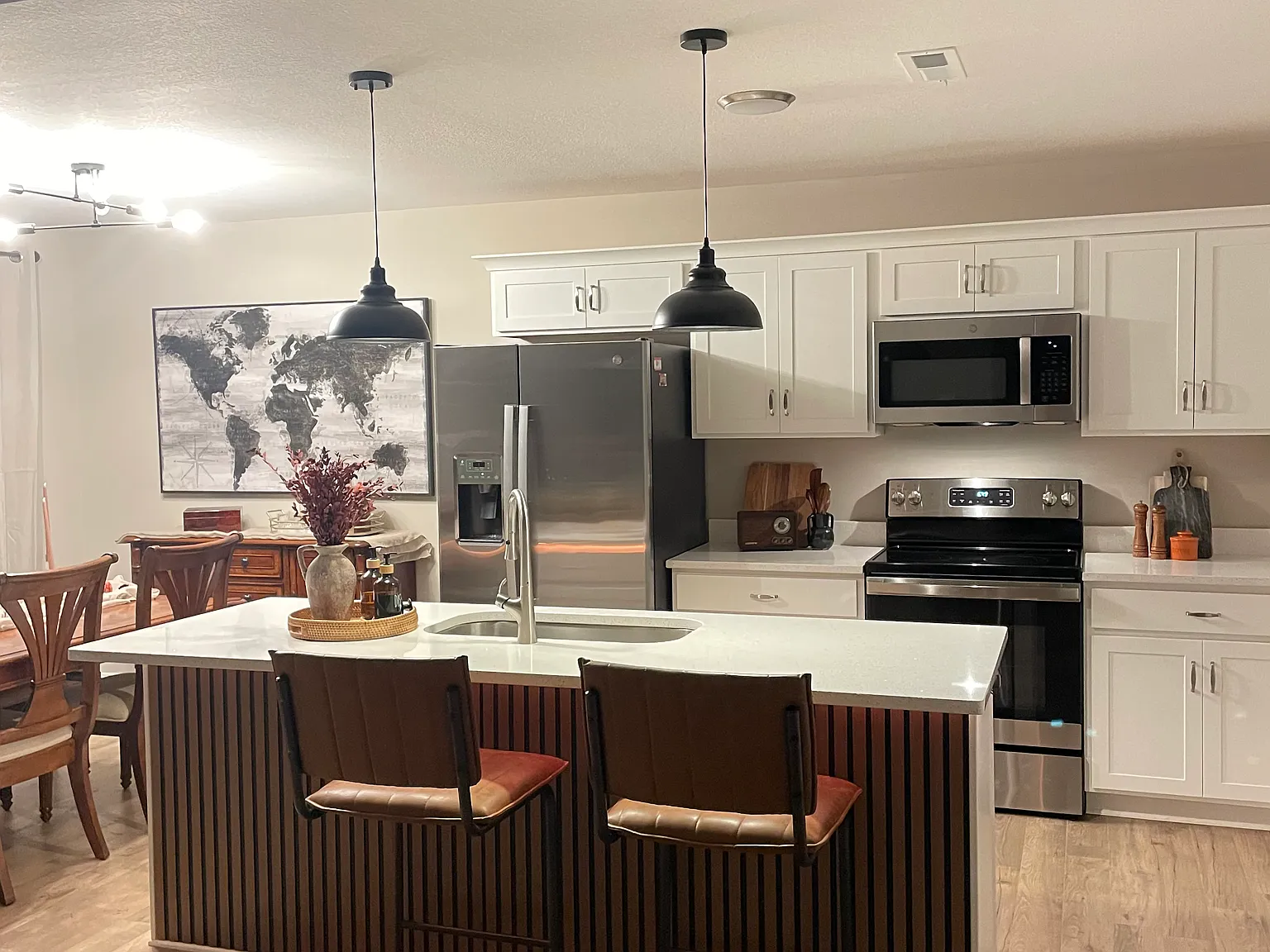 3 bed, 1318 sqft, $2,400 — Photo 2
