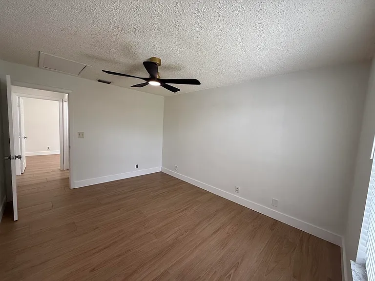 6249 Foster St — Photo 12