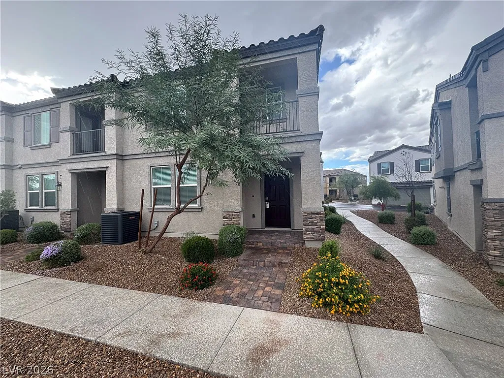 3 bed, 2.5 bath, 1832 sqft, $2,150 — Photo 2