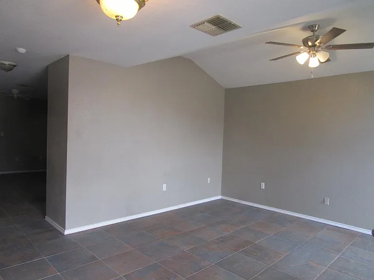 1455 Timber Valley Dr — Photo 2