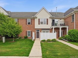2858 Cottonwood Dr UNIT B, Waterford, MI 48328
