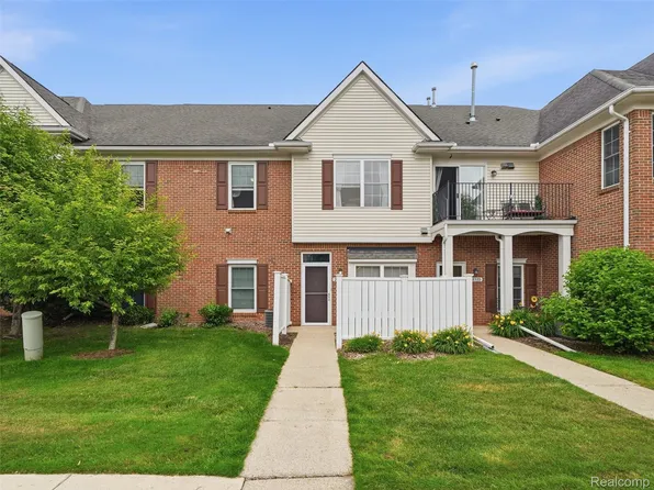 2858 Cottonwood Dr Unit B, Waterford, MI 48328