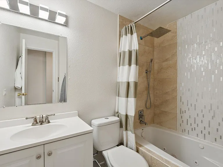 65 N Clarkson St #201 — Photo 14
