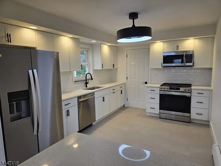 832 Dewey St — Photo 6
