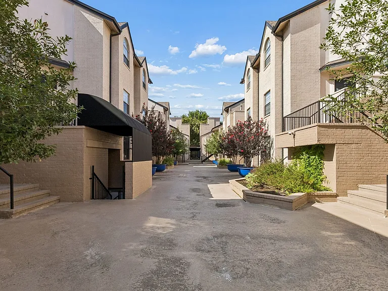 3901 Travis St #100 — Photo 26