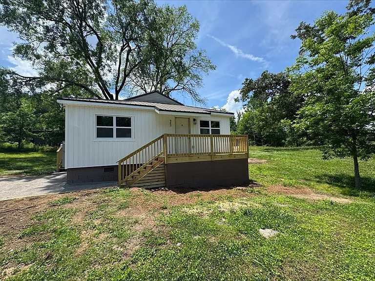 982 Webb Cir — Photo 1
