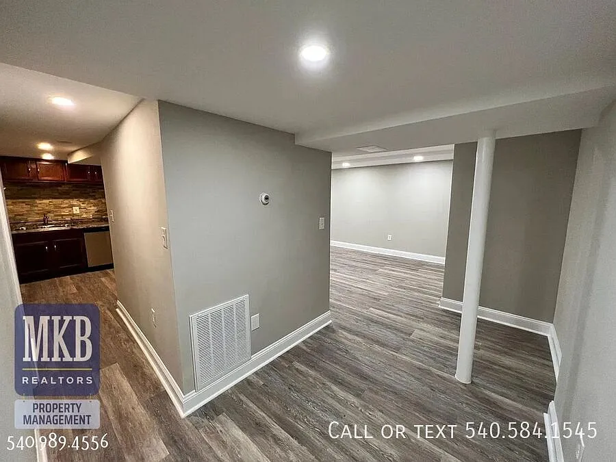 Building Photo - 1813 Oxford Ave SW #B