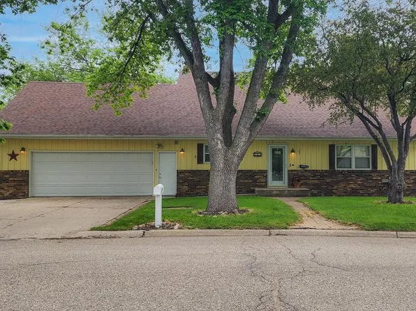 203 Carrow St, Marshall, MN 56258