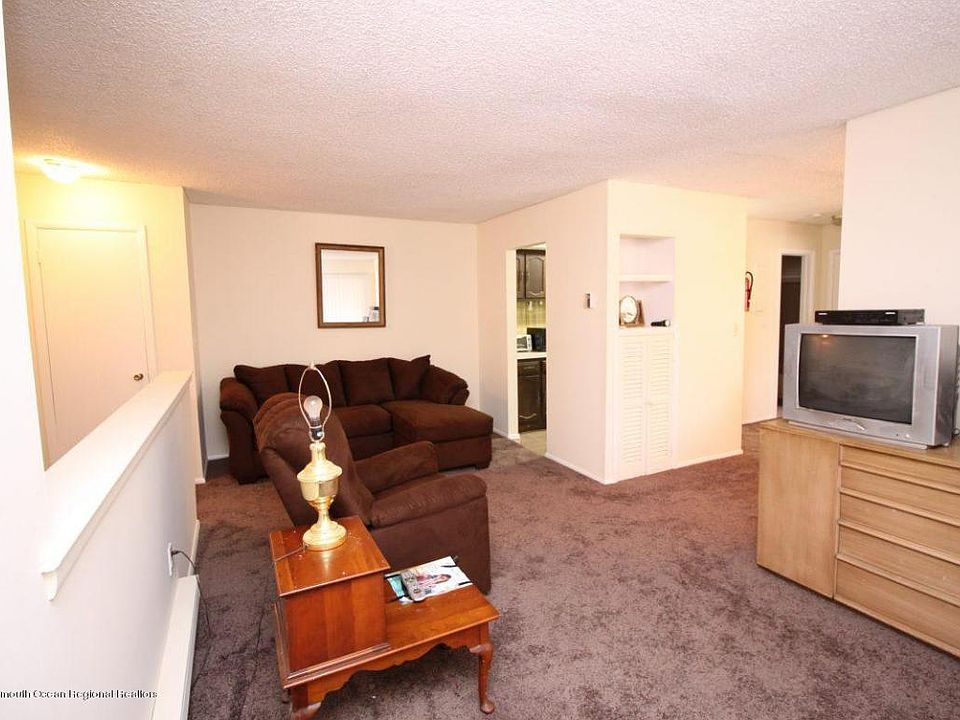 1st image of 528 Massachusetts Ave APT 6