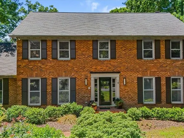 3037 Lake Forest Dr, Greensboro, NC 27408