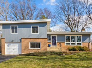 645 Appletree Ln, Deerfield, IL 60015
