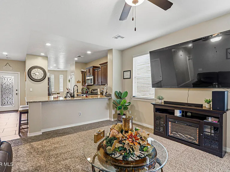 13558 Lawkland St — Photo 7