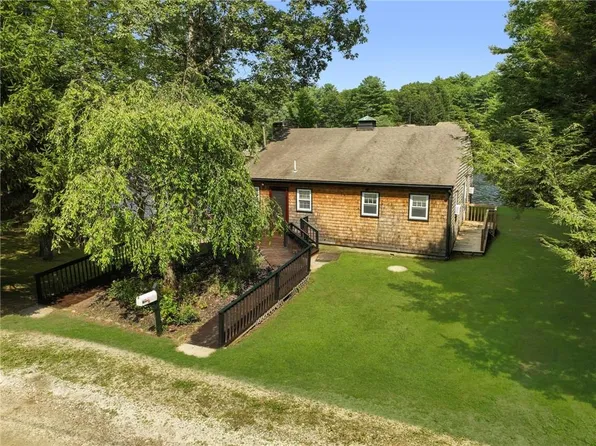 50 W Shore Ln, Pascoag, RI 02859