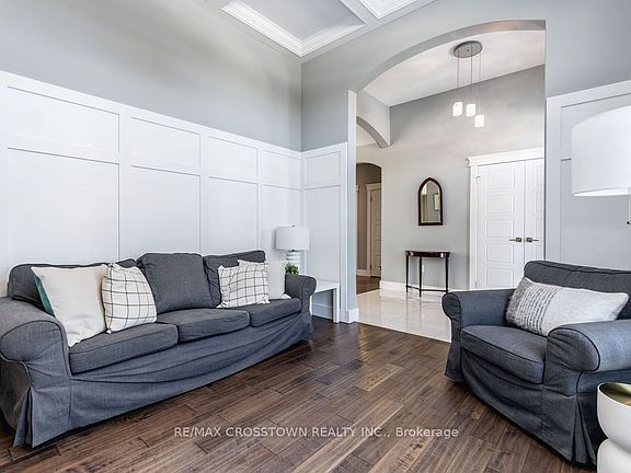 5th image of 25 Mennill Dr