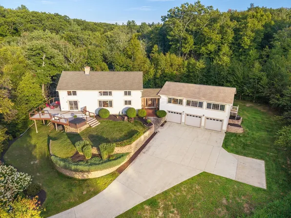 89 Pomeroy Rd, Montgomery, MA 01085