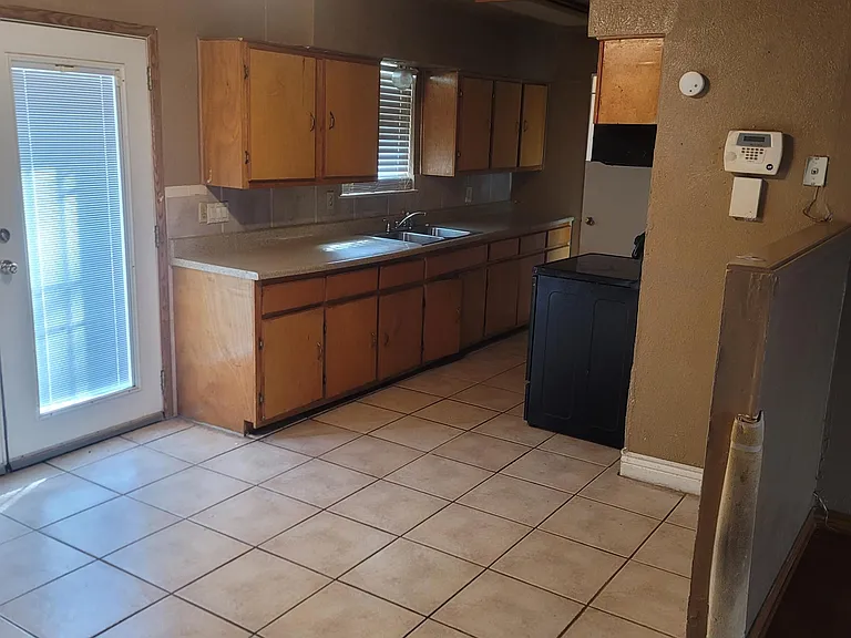 3806 Golden Hills Dr — Photo 8