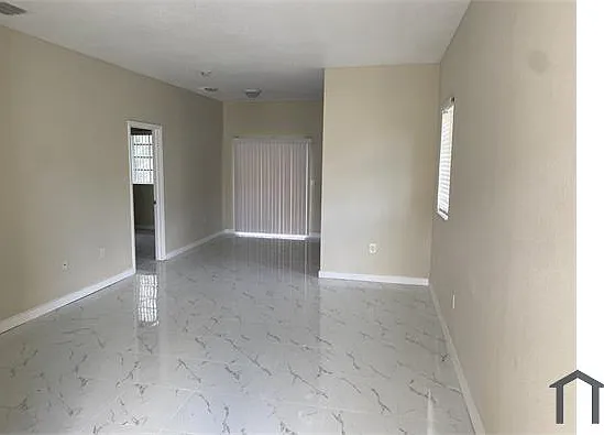 364 NE 25th Pl #204 — Photo 5