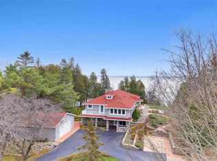 1028 Lakeview Dr, Algoma, WI 54201