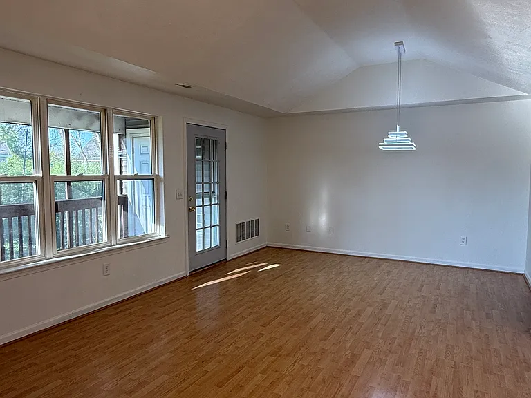 1245 Heatherwood Ln — Photo 8