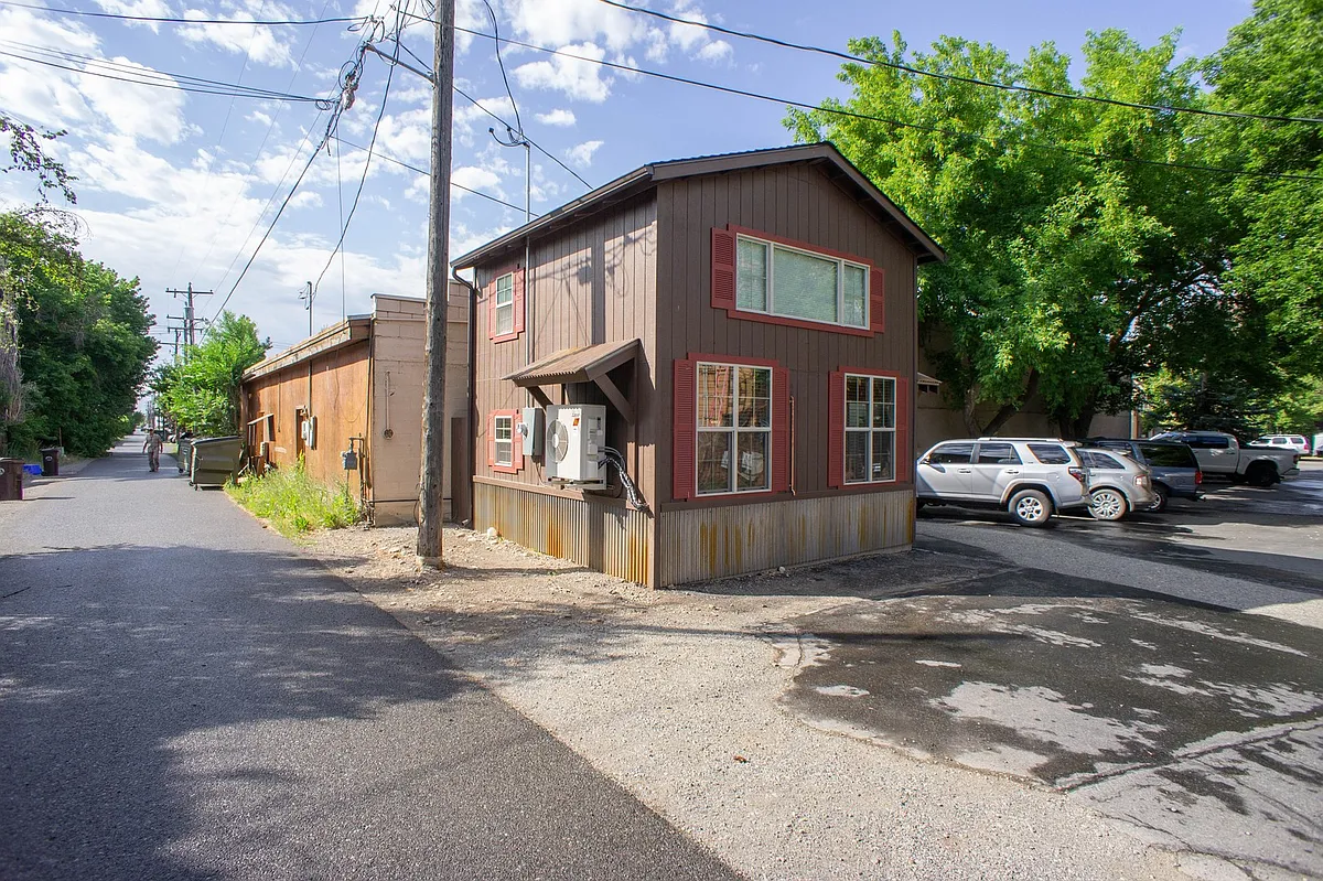 Building Photo - 408 N Main St