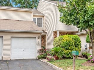967 Valley St, Vauxhall, NJ 07088
