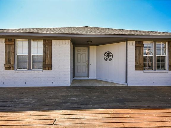 4th image of 605 Carriage Oaks Dr
