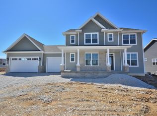 1390 Windwood Rd, Oconomowoc, WI 53066