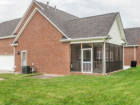 3rd image of 1524 Paxton Dr