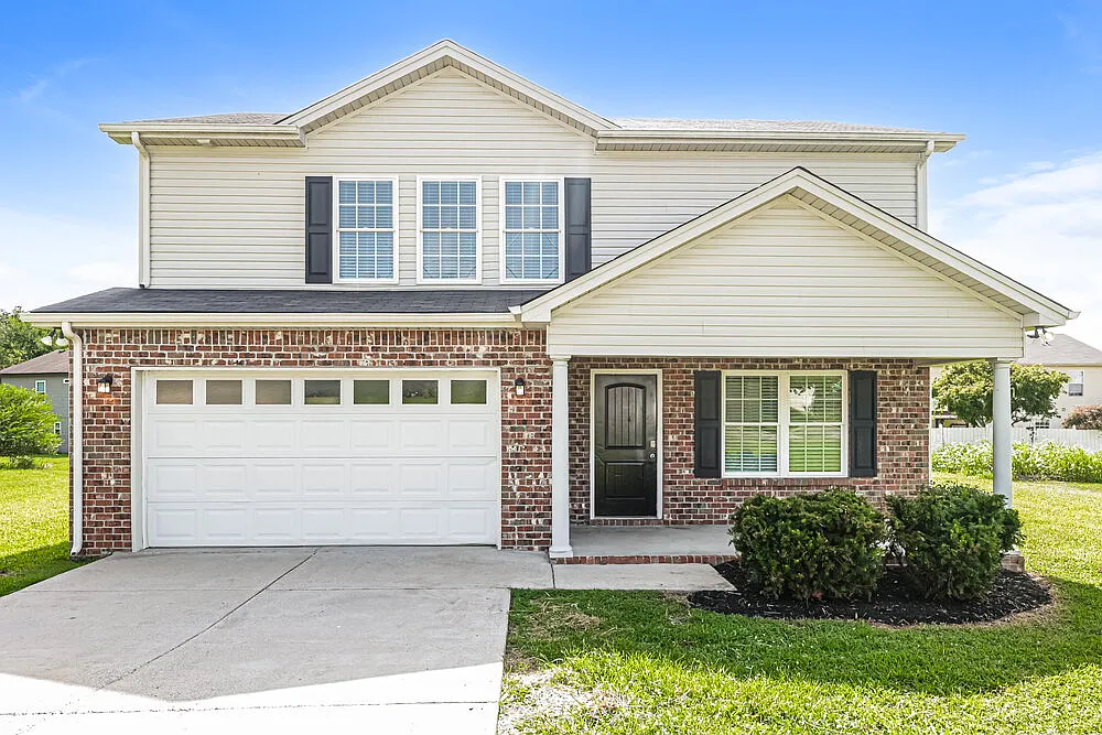4 bed, 2.5 bath, 1718 sqft, $2,130 — Photo 1