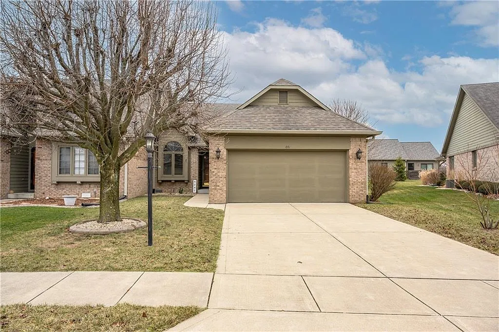 641 Brook Dr photo 1