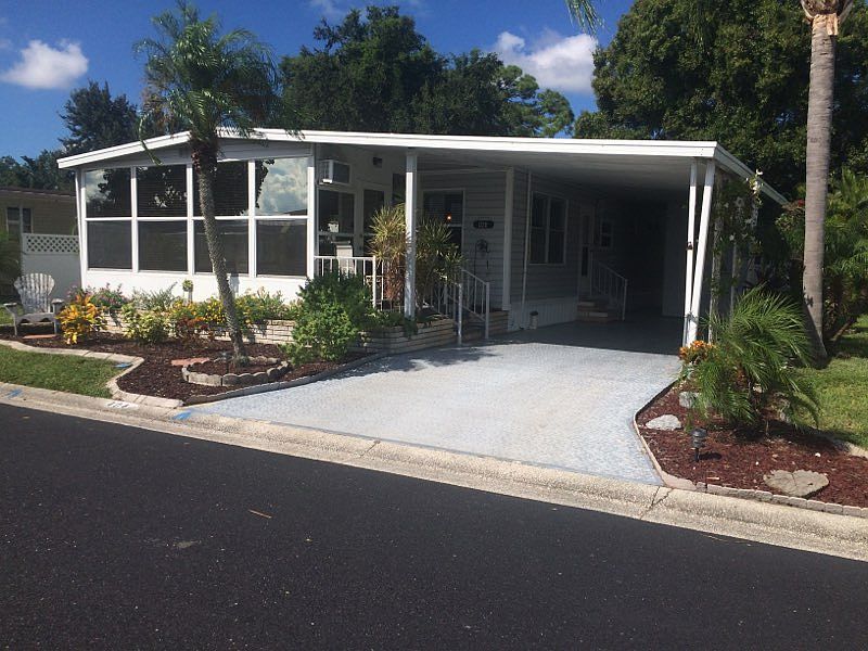 1st image of 404 Oakwood Blvd W